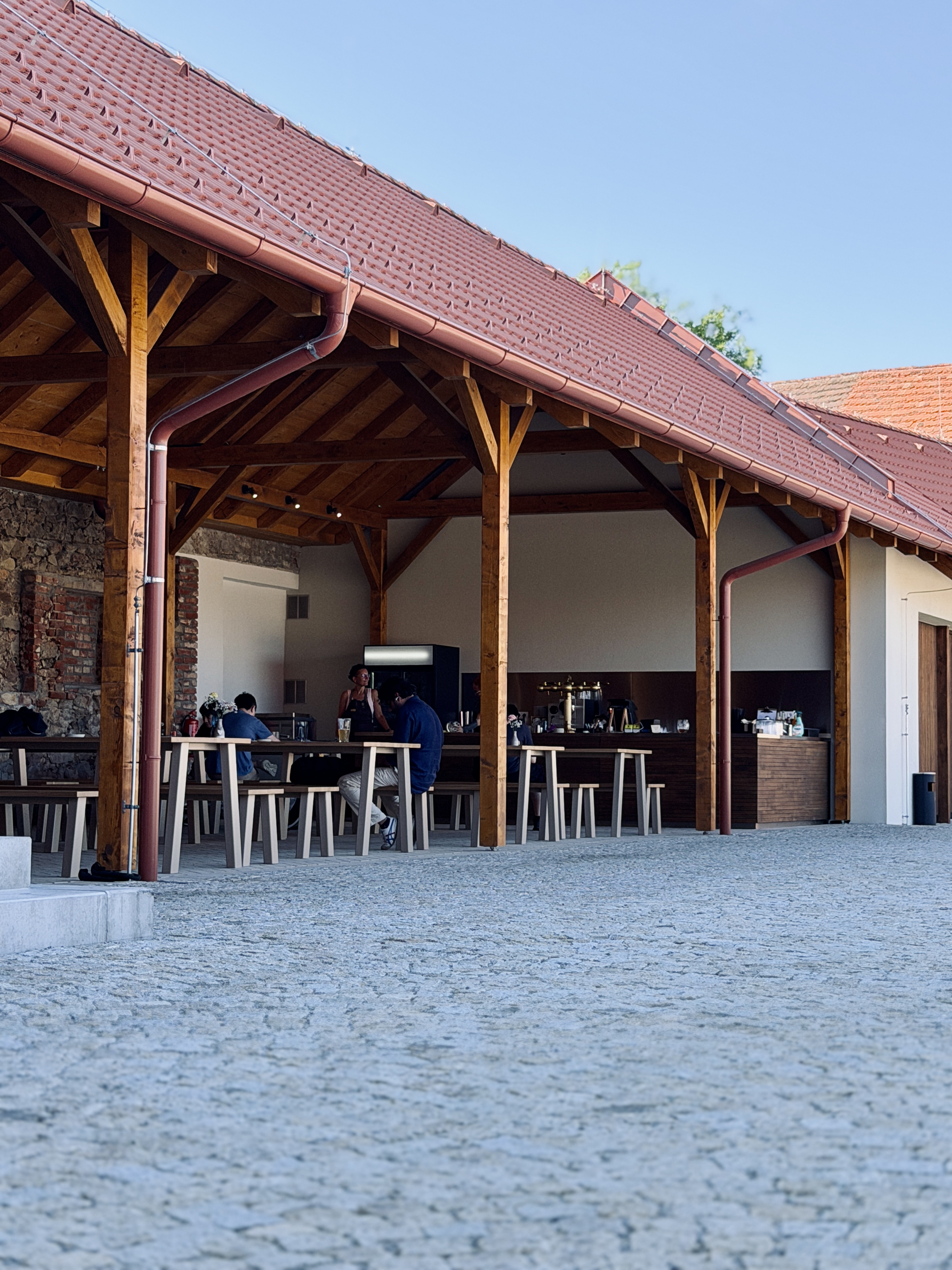 La Farm Bistro — venkovní terasa
